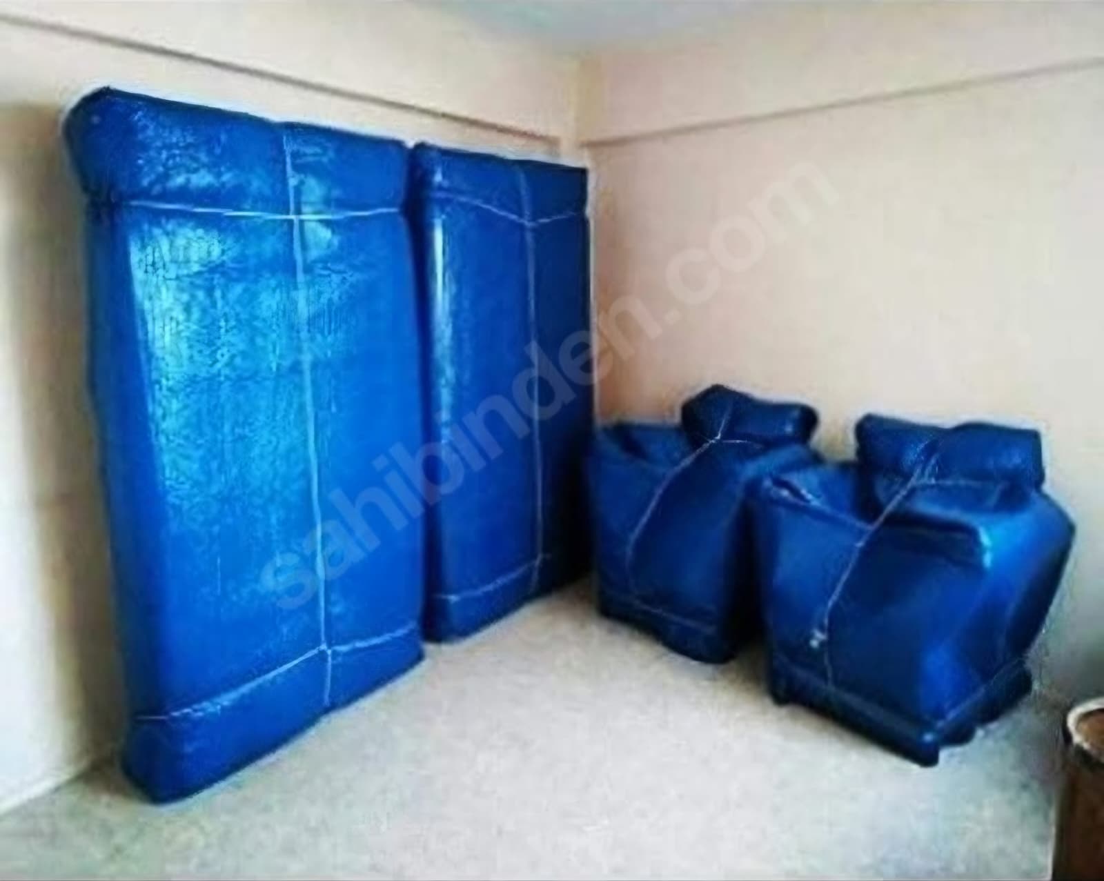 Farklı eşyalar için depolama rafları